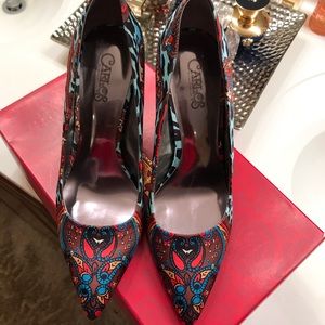 Carlos Santana Pumps